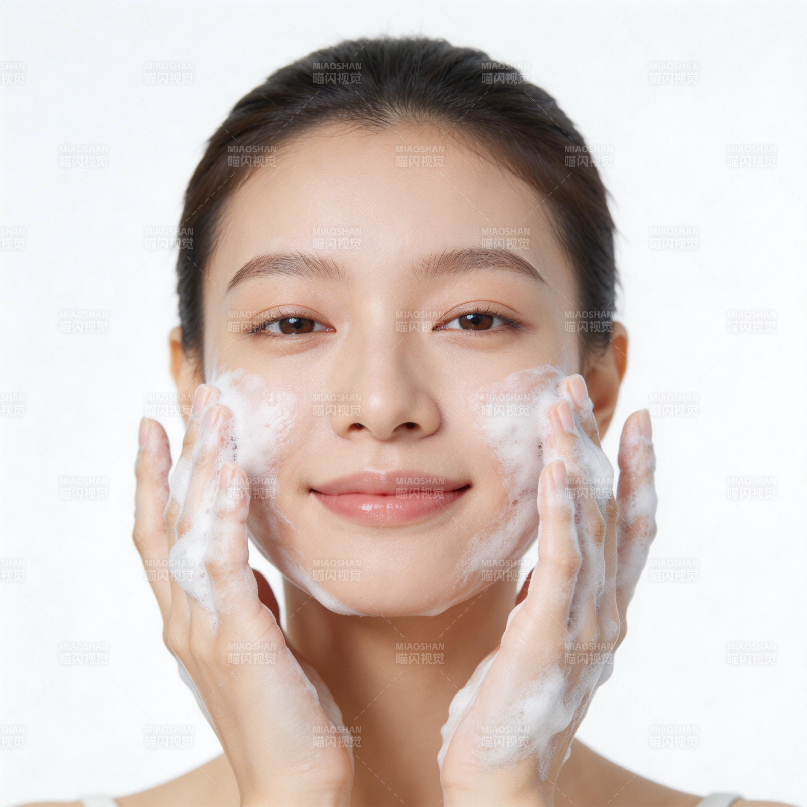 洁面泡沫轻柔呵护肌肤图片