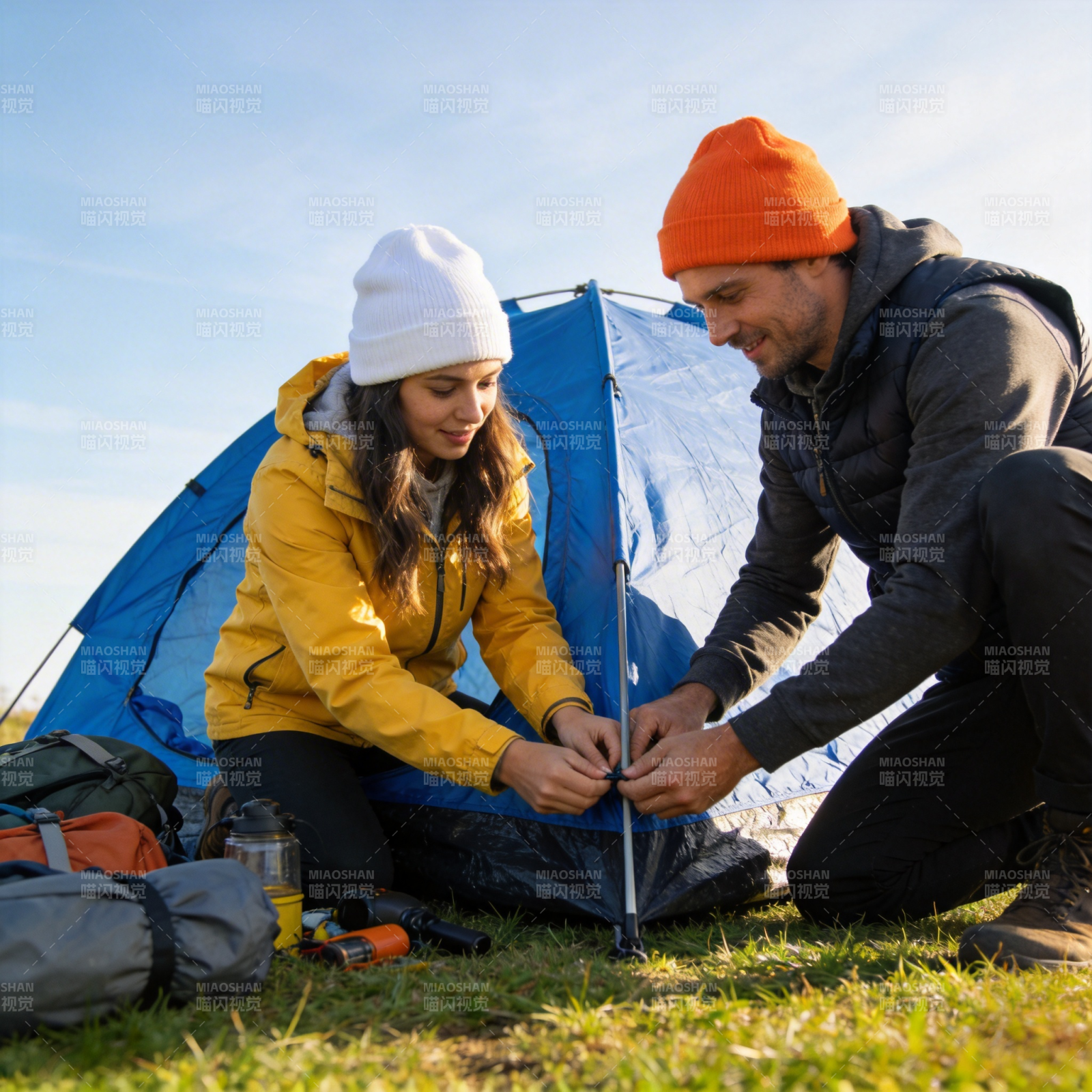 情侣搭帐篷 户外乐无穷图片
