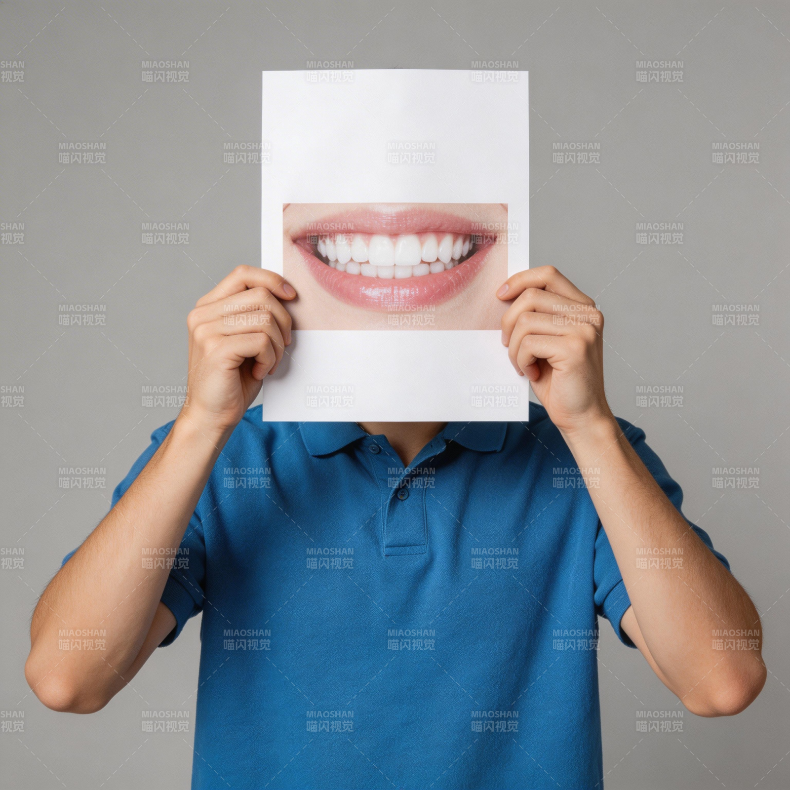 纸片微笑遮面人图片