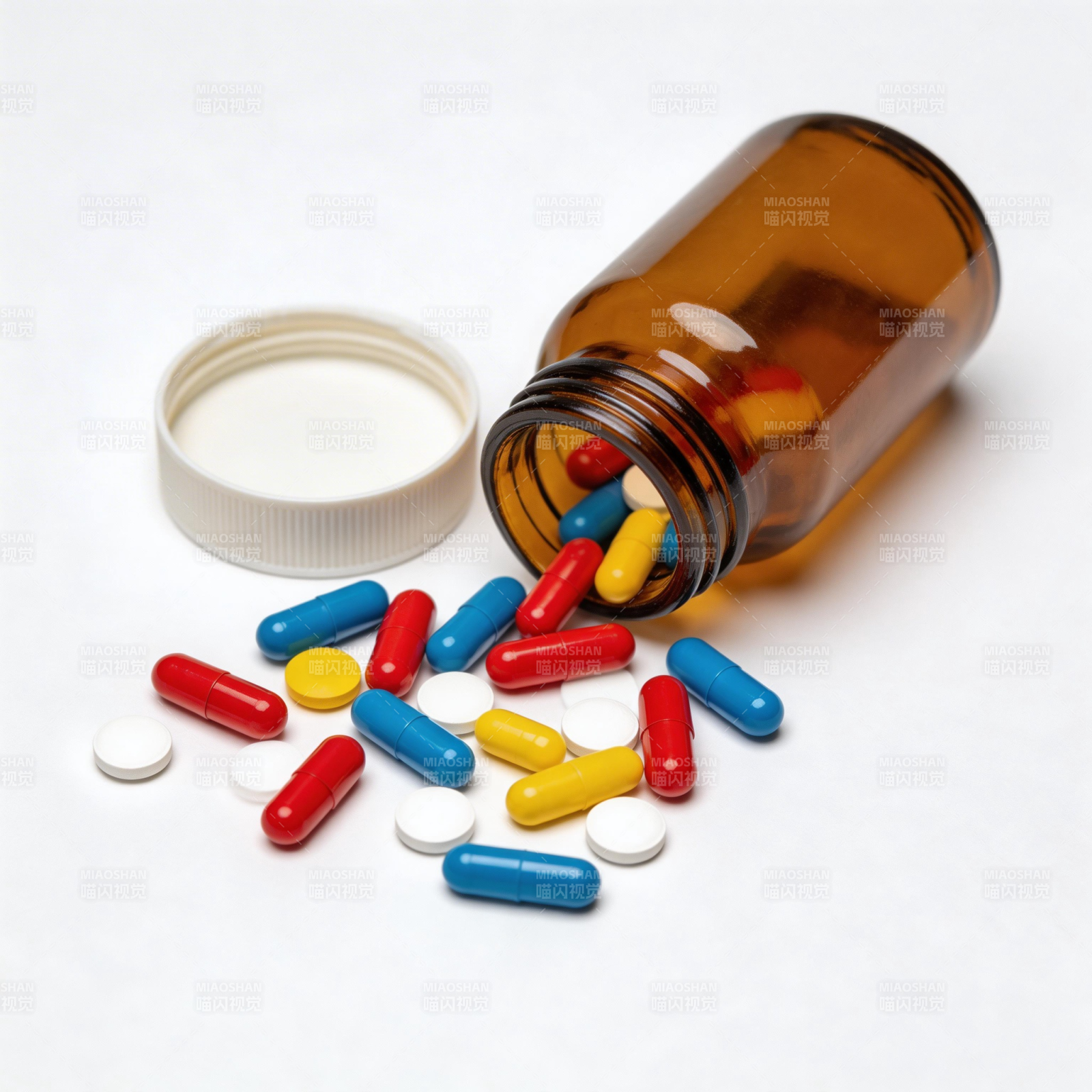 药瓶倾倒 彩丸散落图片