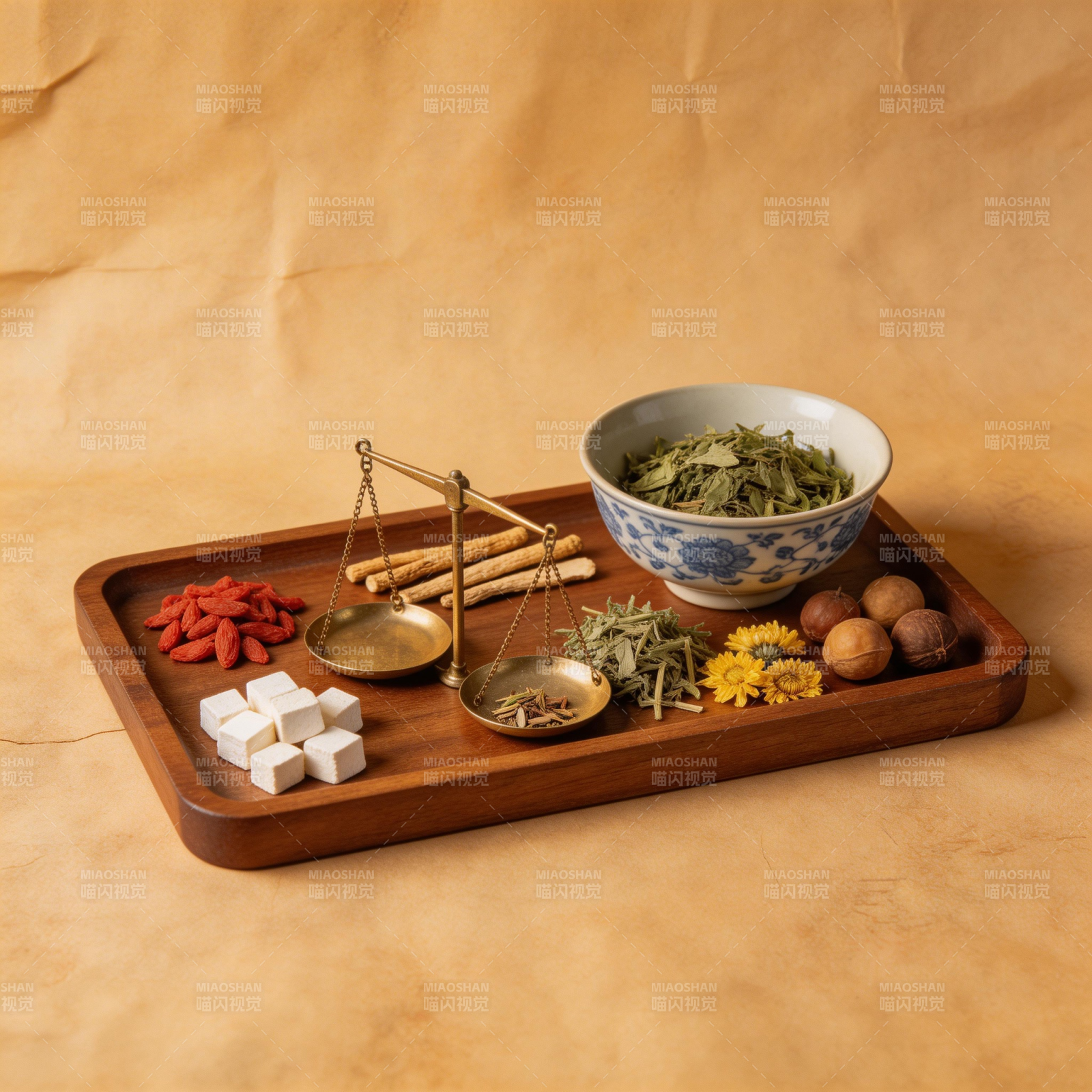 中药药材与秤盘静物图图片
