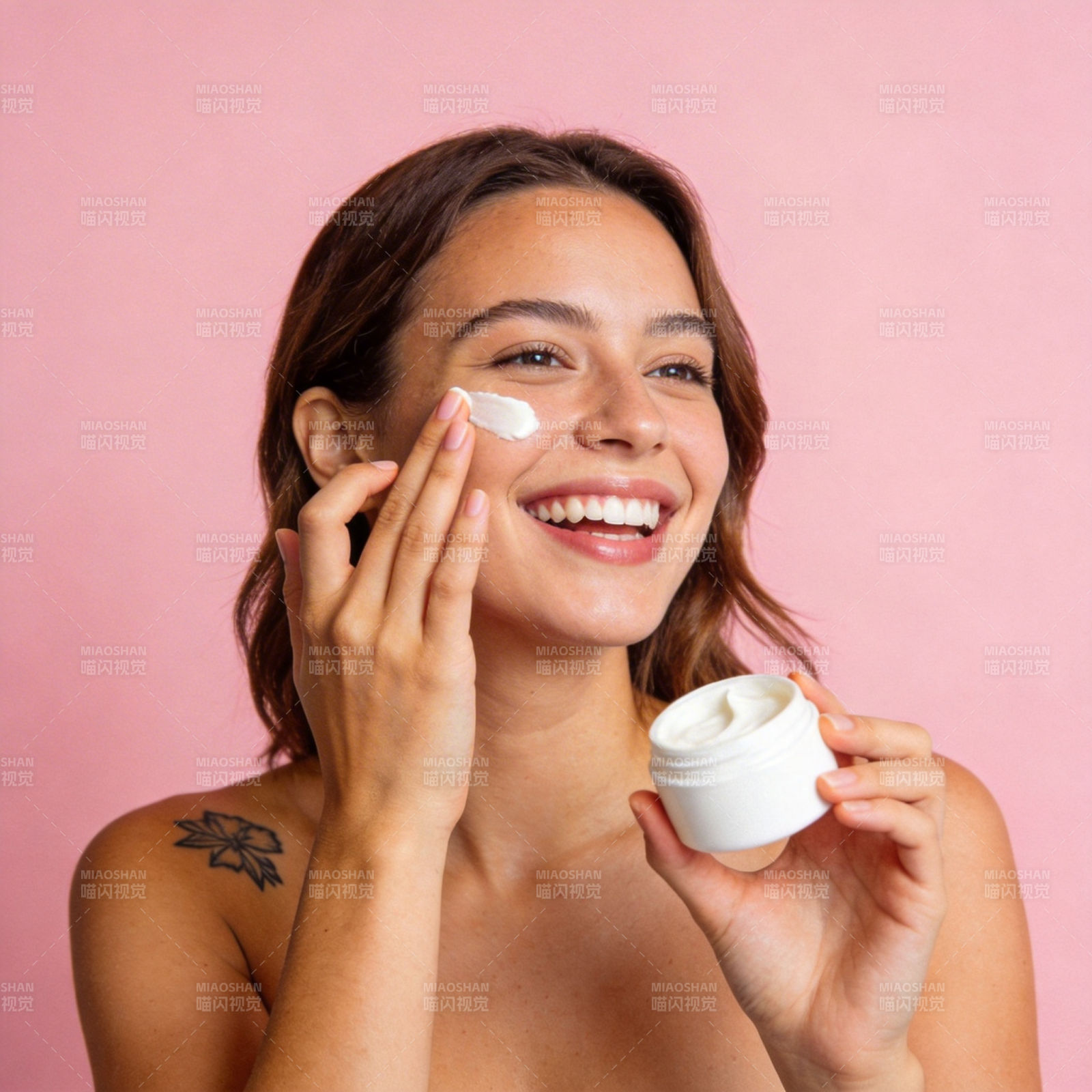 微笑涂霜 护肤时刻图片