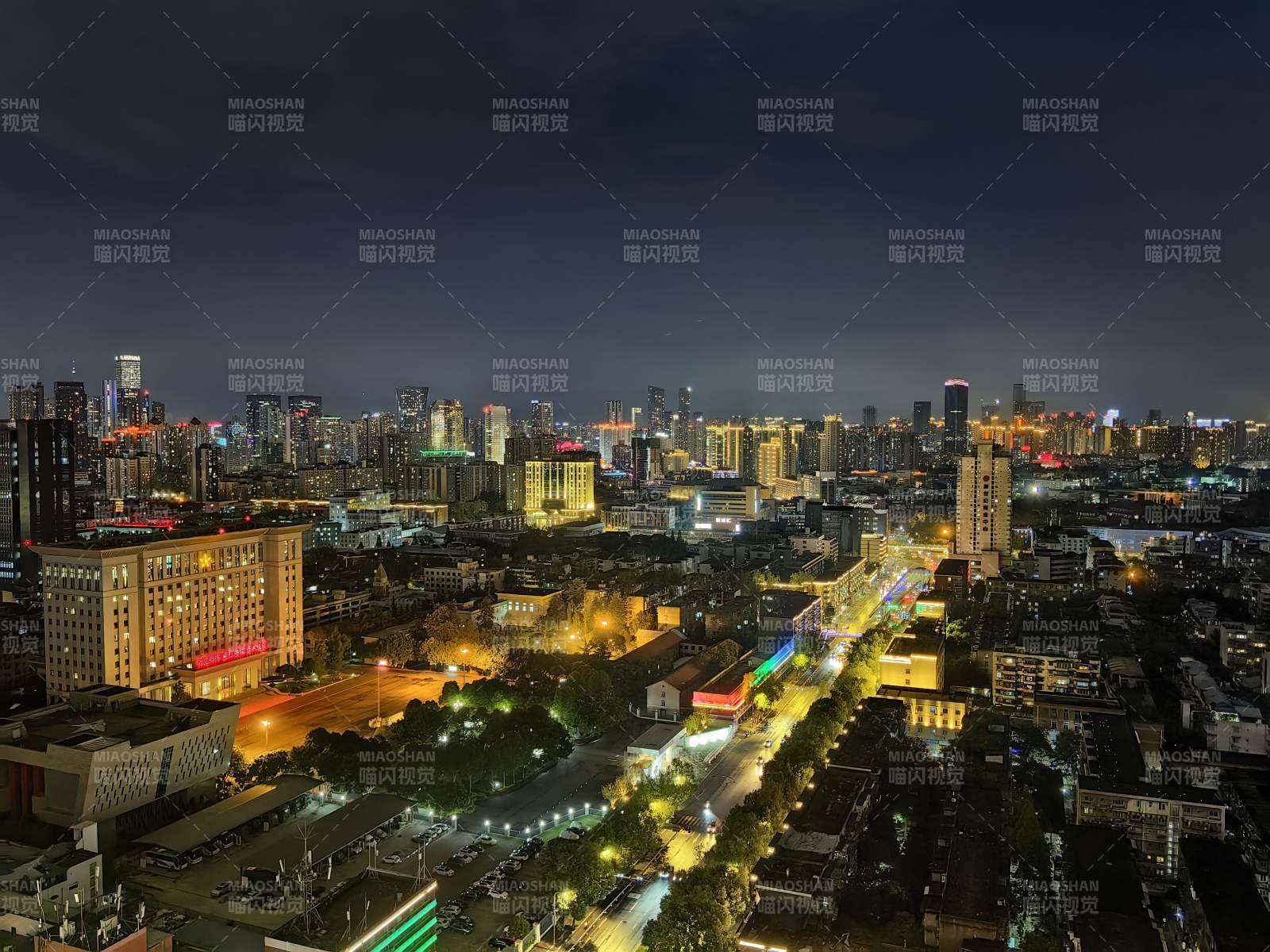 璀璨夜景 城市灯火辉煌图片