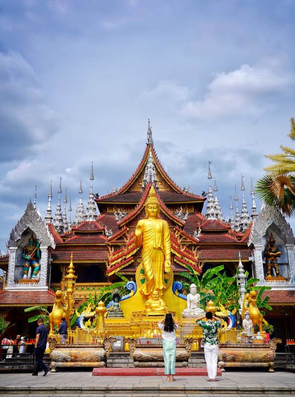 总佛寺金佛立像 泰式寺庙庄严图片