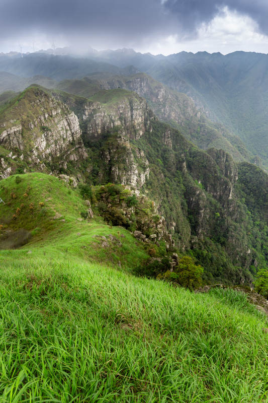 青山叠翠 云海缭绕图片
