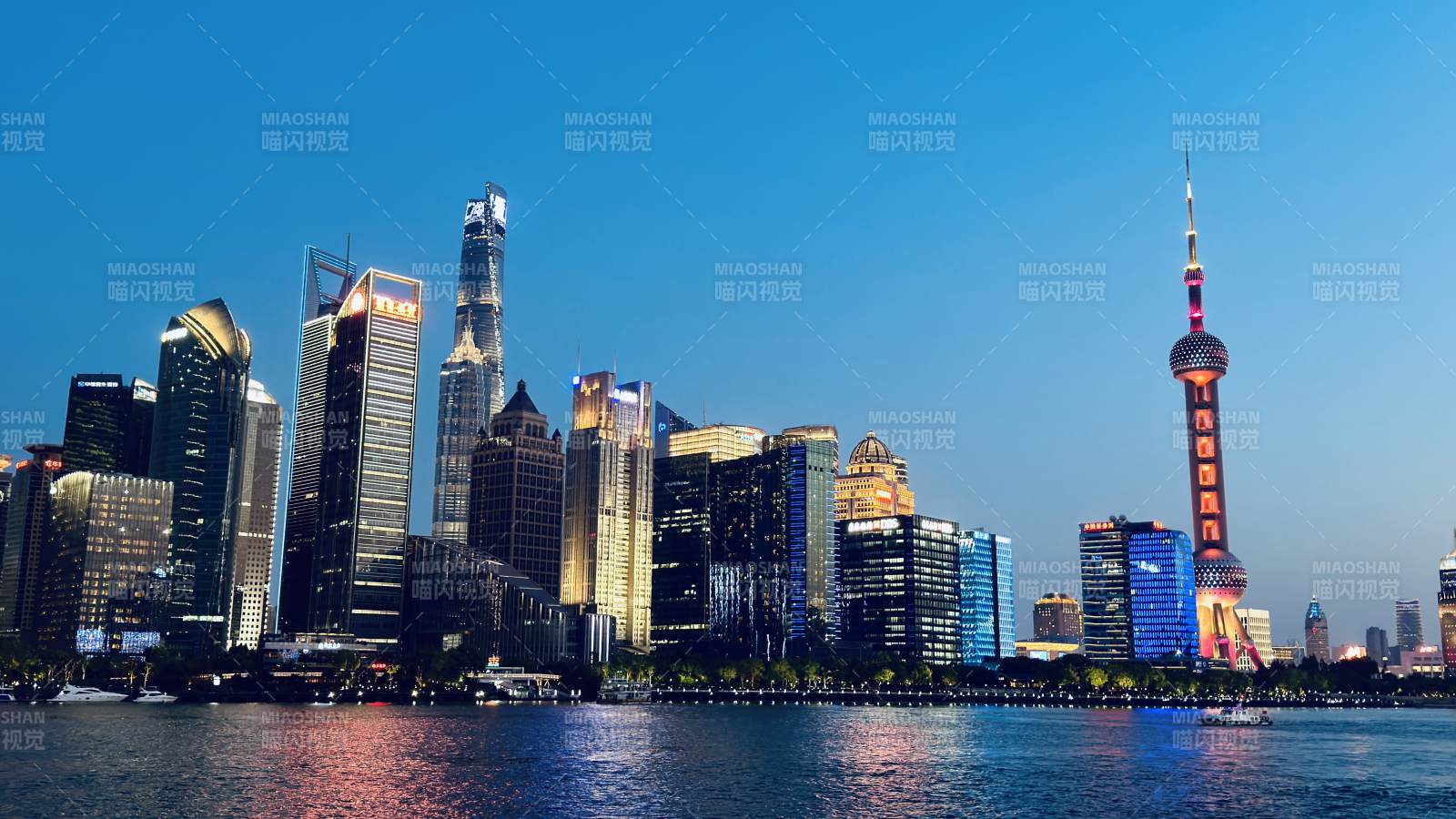 上海外滩夜景璀璨夺目图片