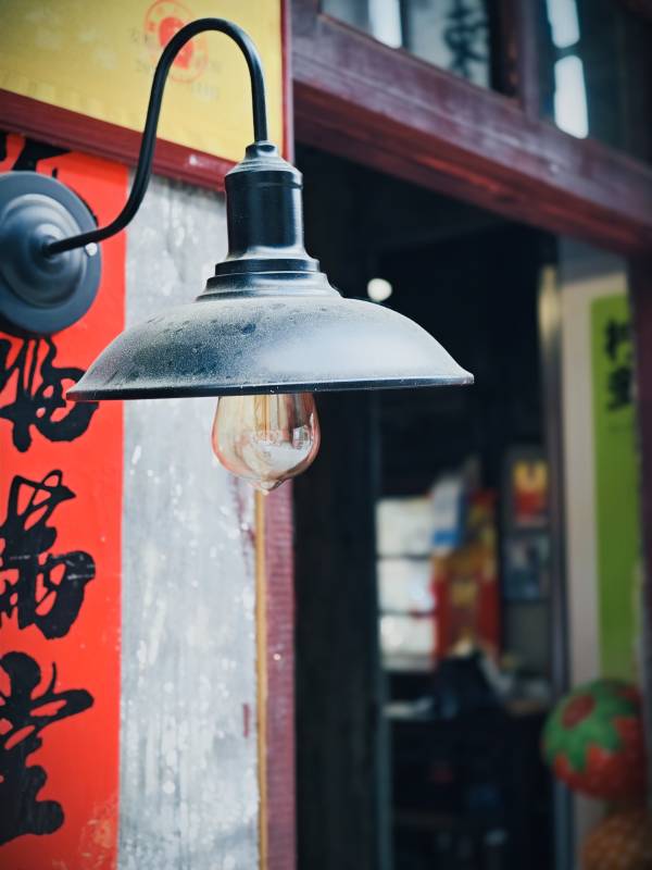 老街灯影 岁月静好图片