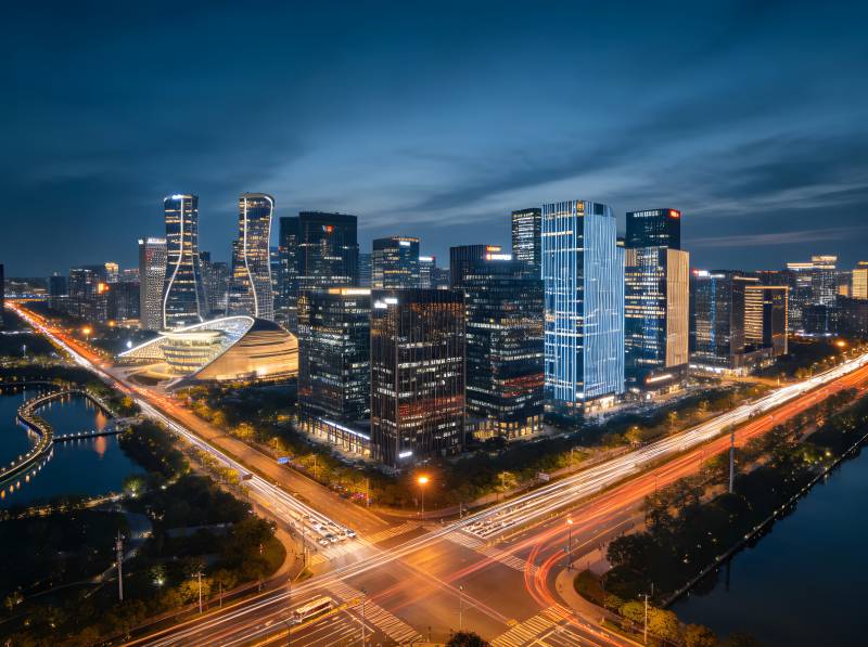 夜幕都市 流光溢彩图片