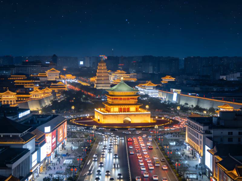 西安钟楼夜景璀璨如星图片
