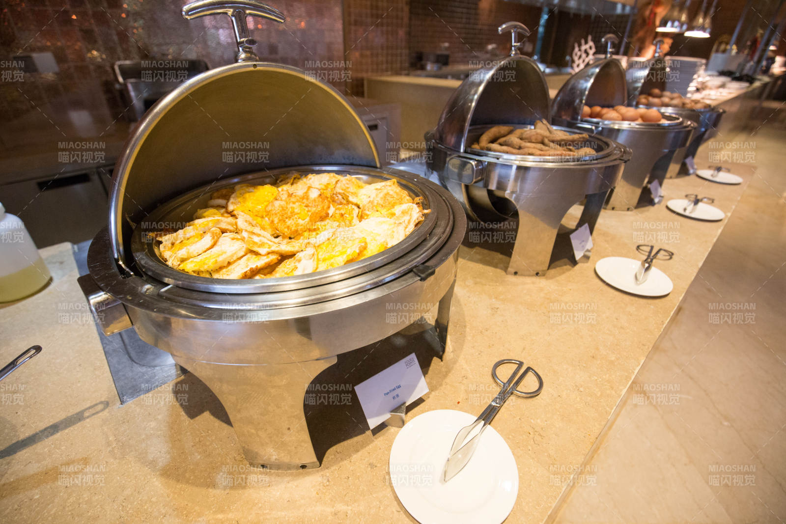 自助餐台热菜保温锅陈列图片