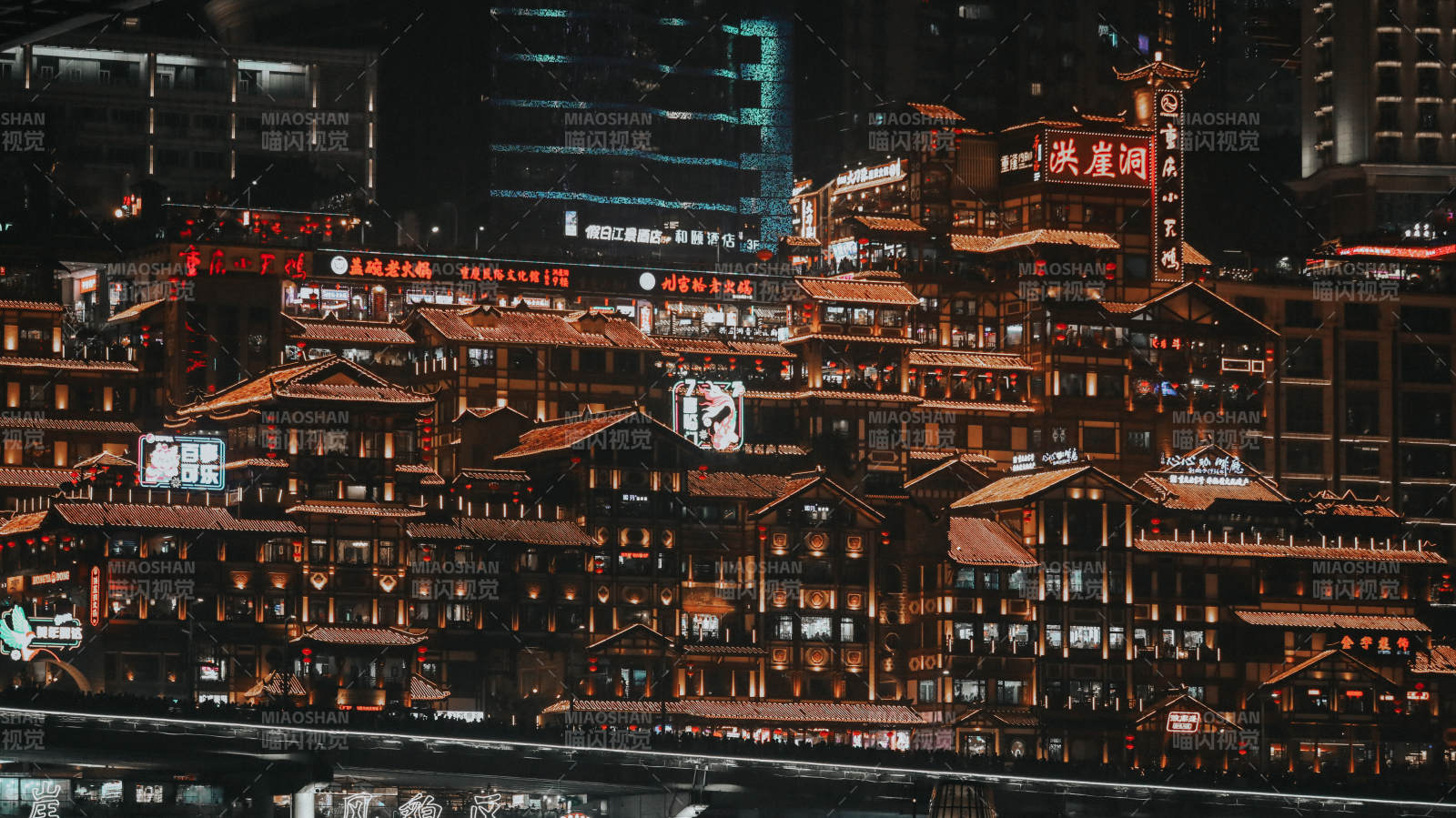 重庆洪崖洞灯火辉煌城图片