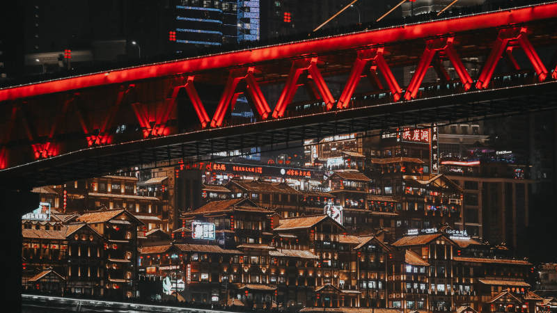 红桥夜映山城灯火图片