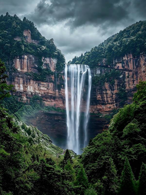 四面山的望乡台瀑布图片