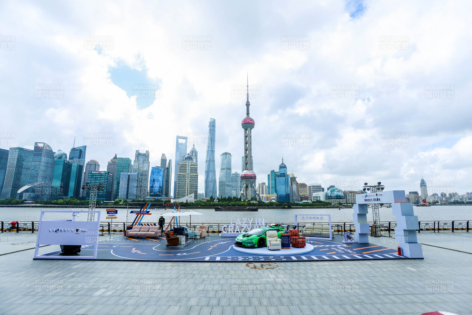 上海外滩赛车展景图片