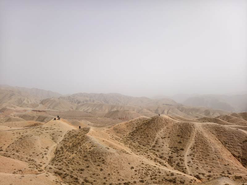 荒漠丘陵 人影渺茫图片