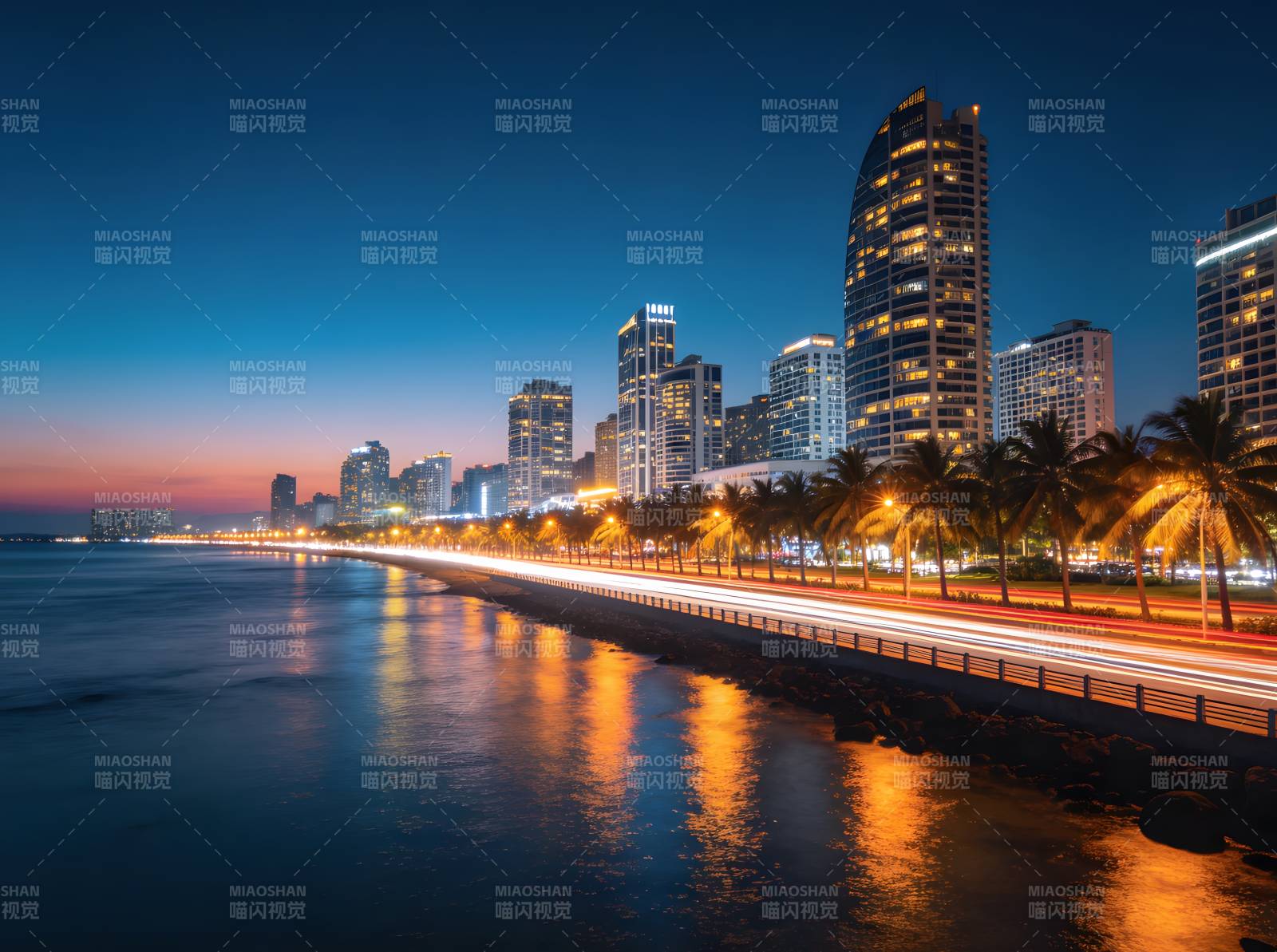 海滨夜景 灯火璀璨图片