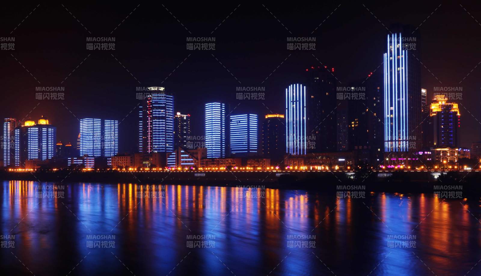 绵阳夜城灯火映江流图片