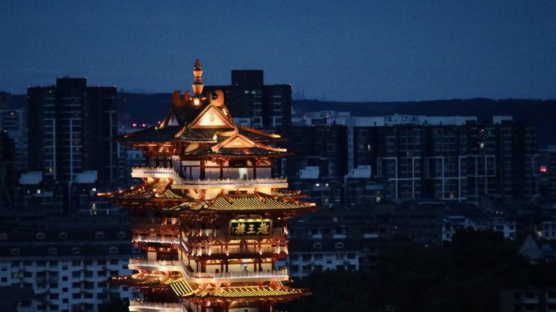 越王楼夜灯古塔映城廓图片