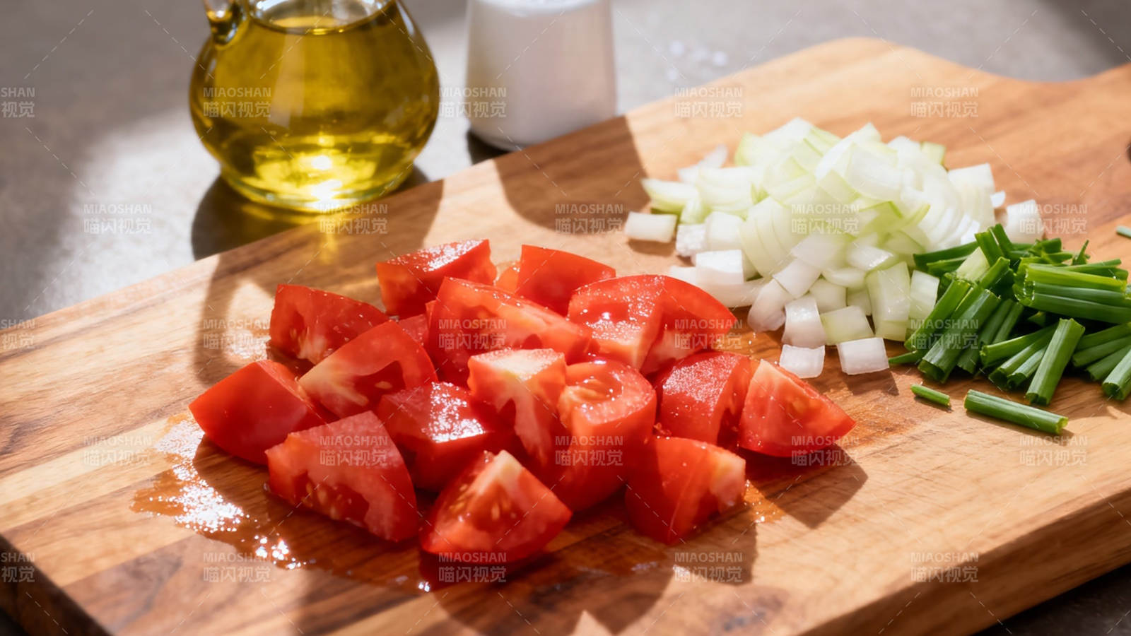 切好的番茄洋葱青葱备料图片