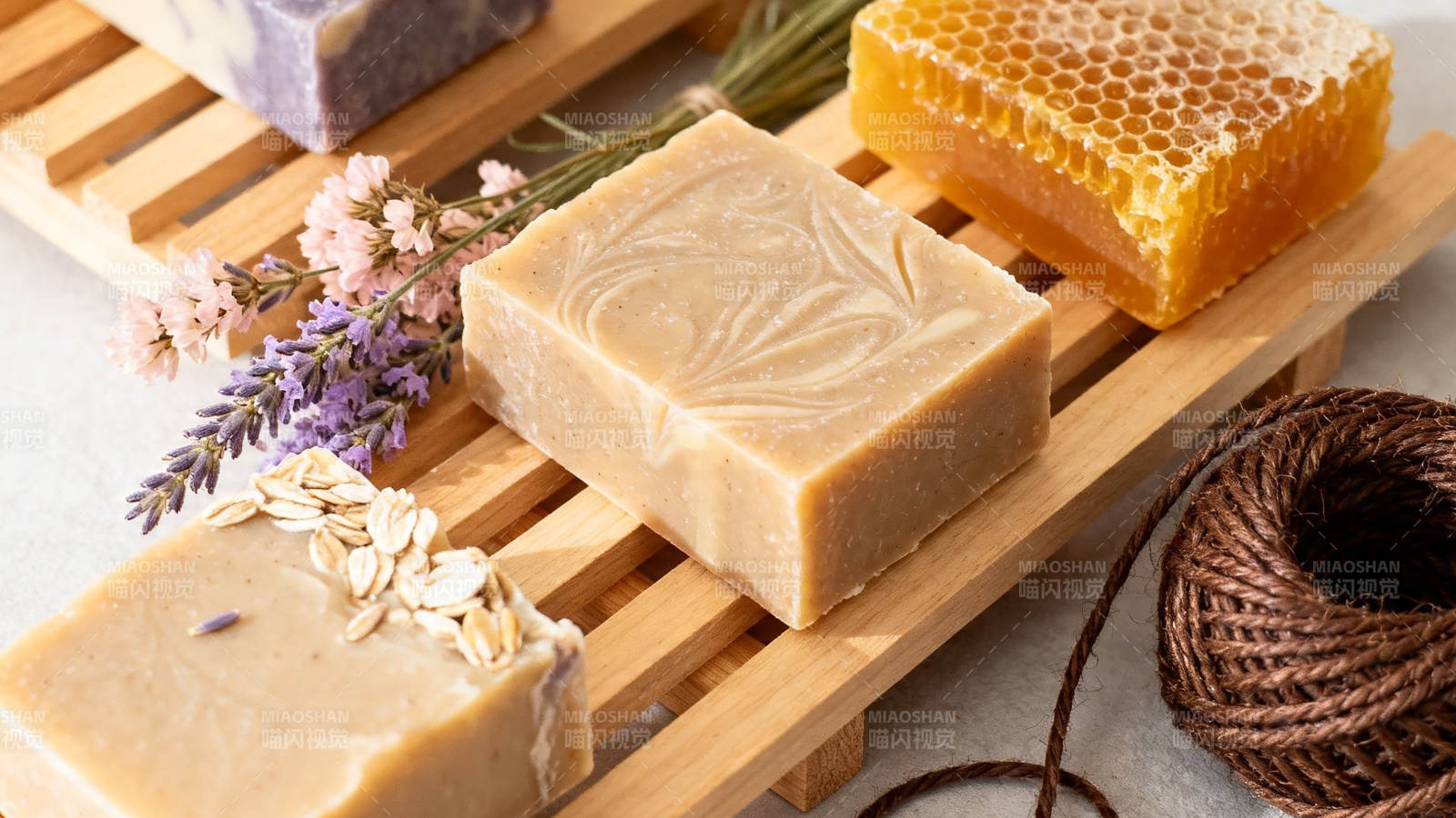 天然手工皂与蜂巢香薰组合图片