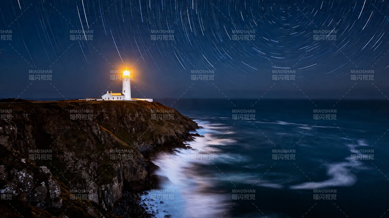 灯塔守望星轨夜海图片