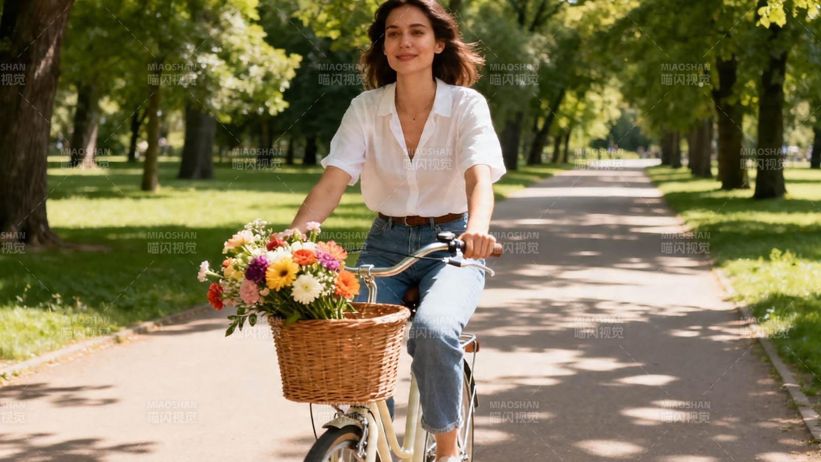 花篮单车 林荫道上的温柔时光图片