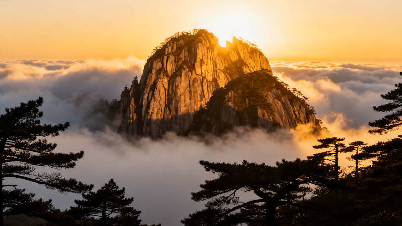 云海日出 奇峰映金辉图片