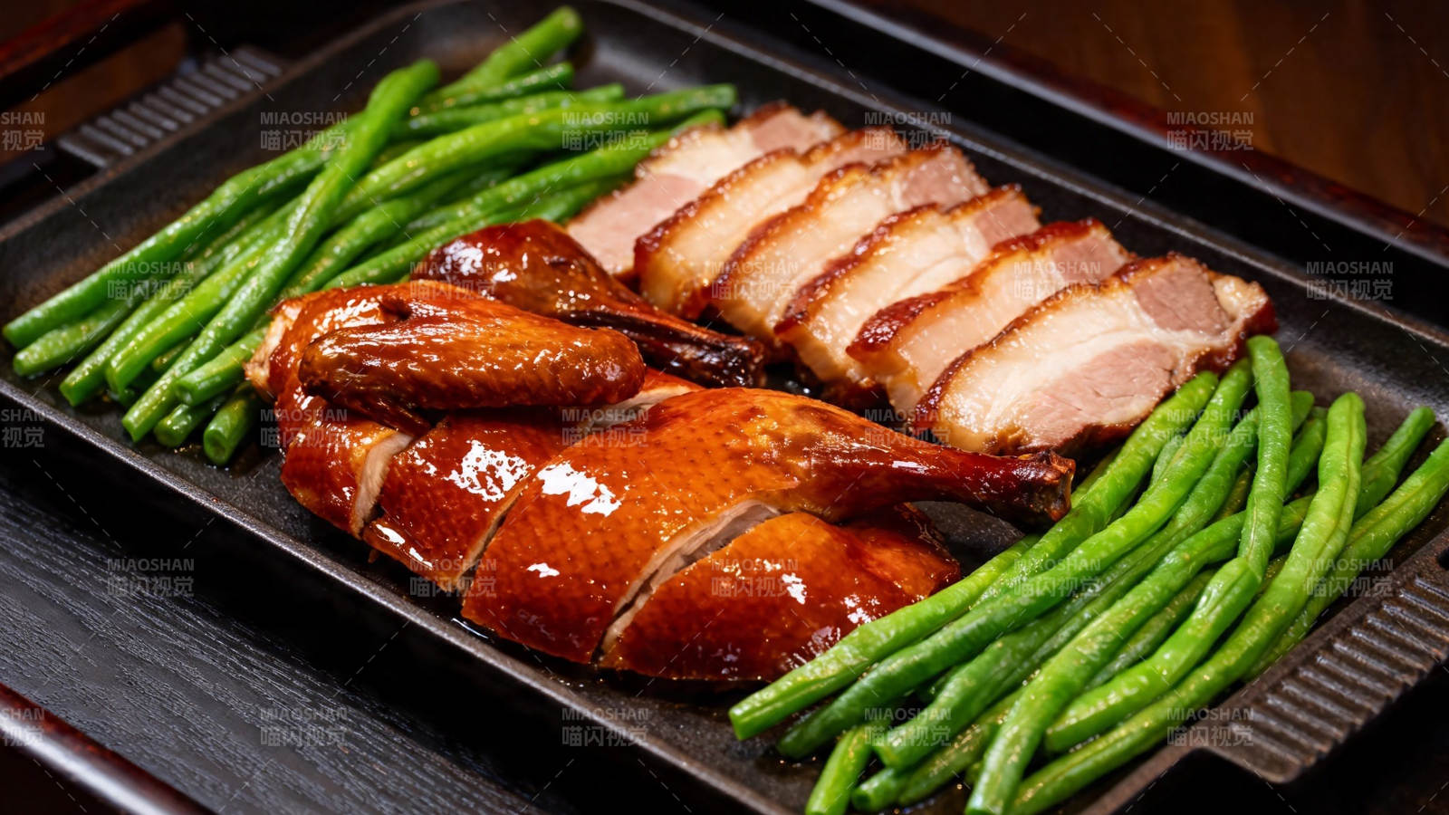 烧味双拼配青豆图片