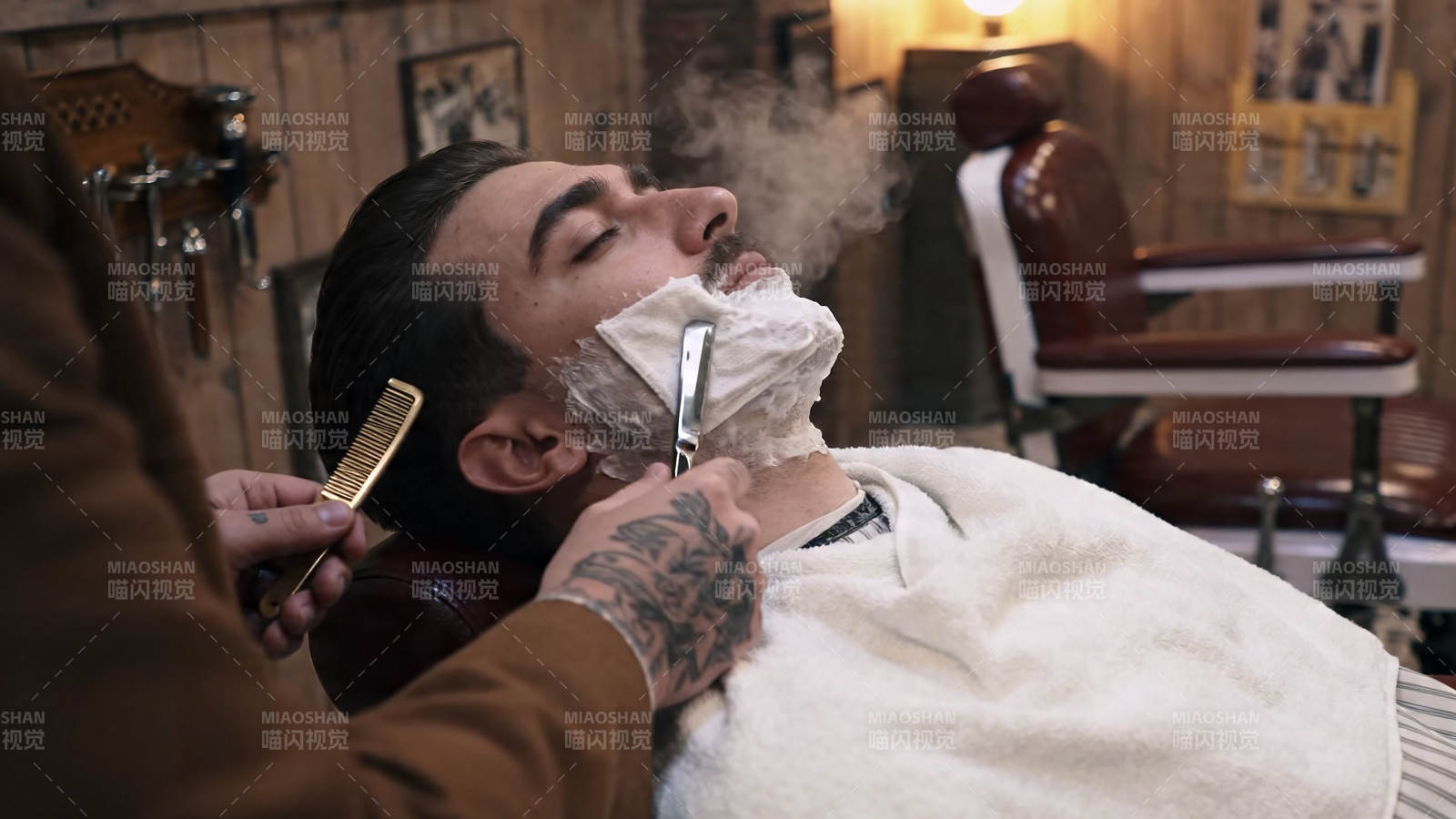复古理发店剃须服务图片