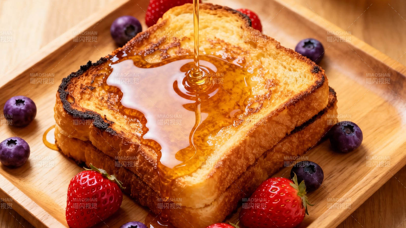 蜂蜜淋法式吐司配莓果图片