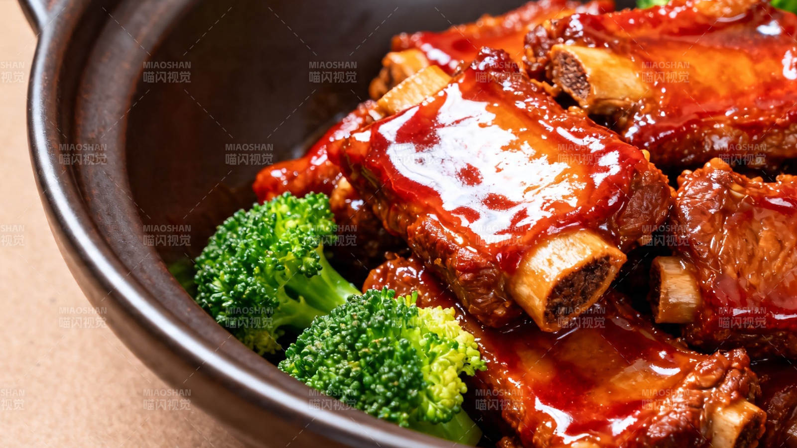 酱香排骨配西兰花图片