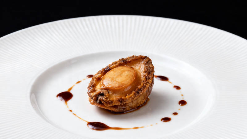 鲍鱼配酱汁 精致摆盘图片