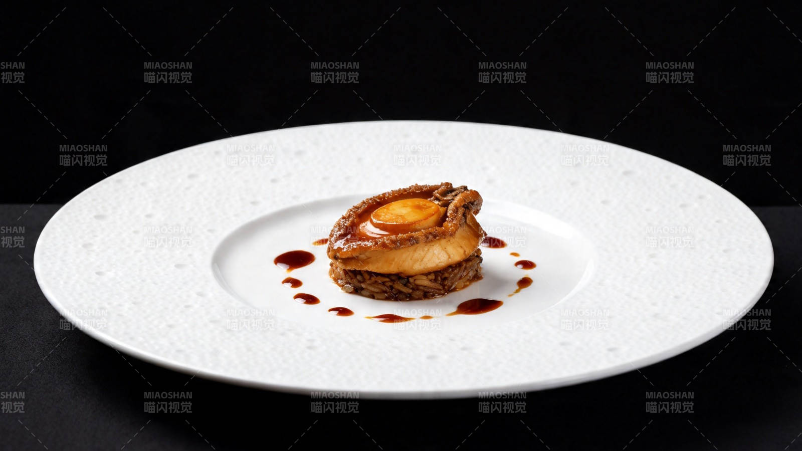 鲍鱼配酱汁 精致摆盘图片