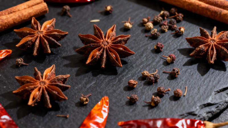 香料盛宴 八角花椒辣椒图片