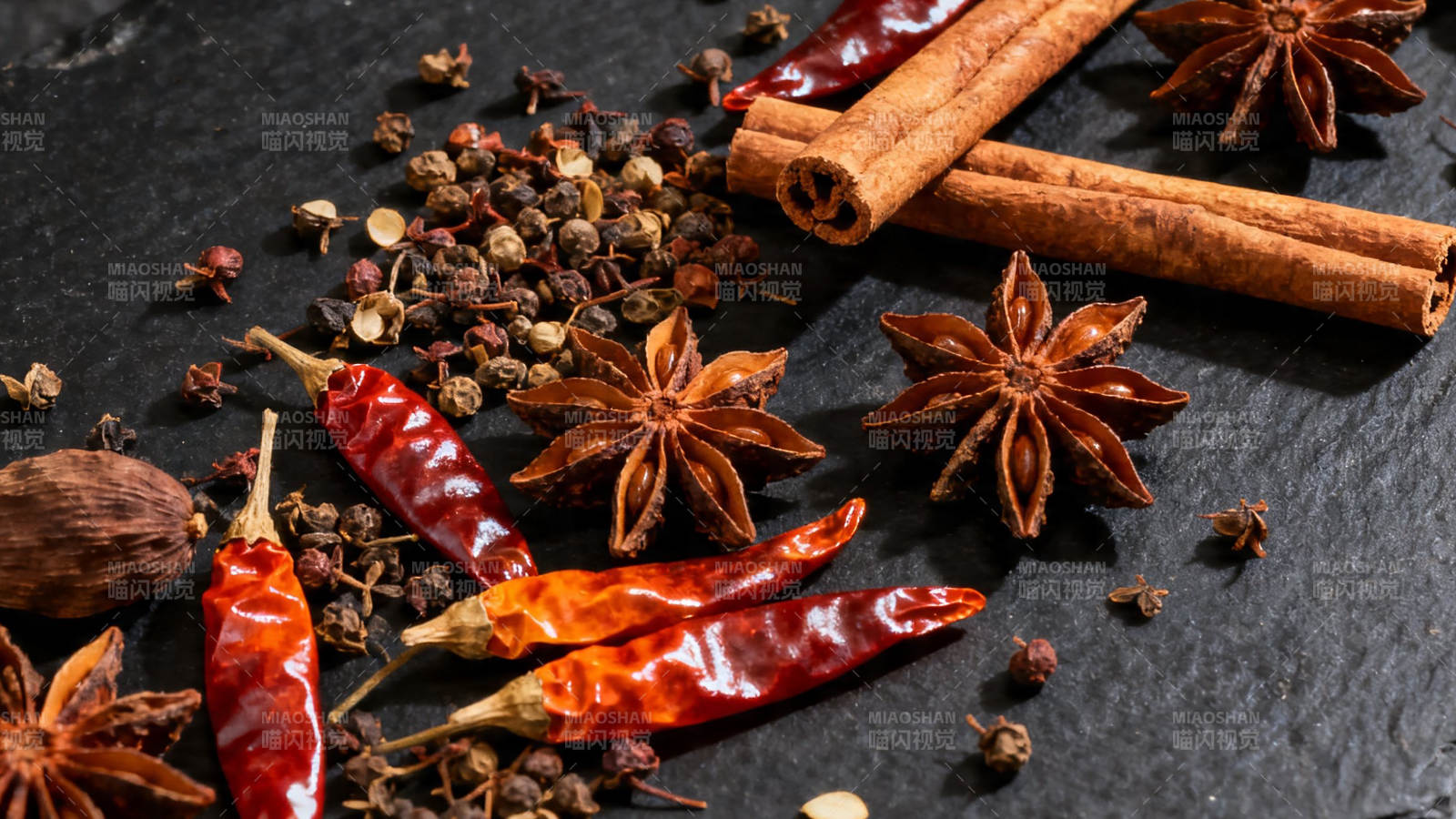 香料盛宴 八角辣椒桂皮图片