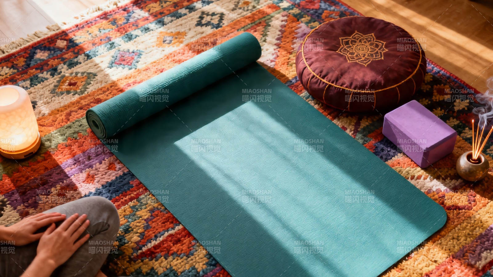 瑜伽垫上的宁静时光图片