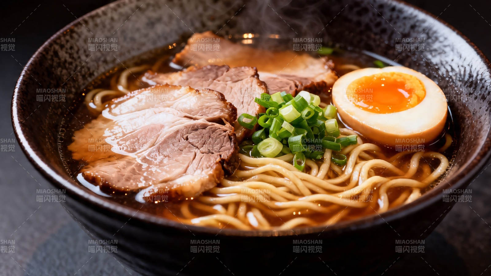 日式拉面 叉烧溏心蛋青葱图片