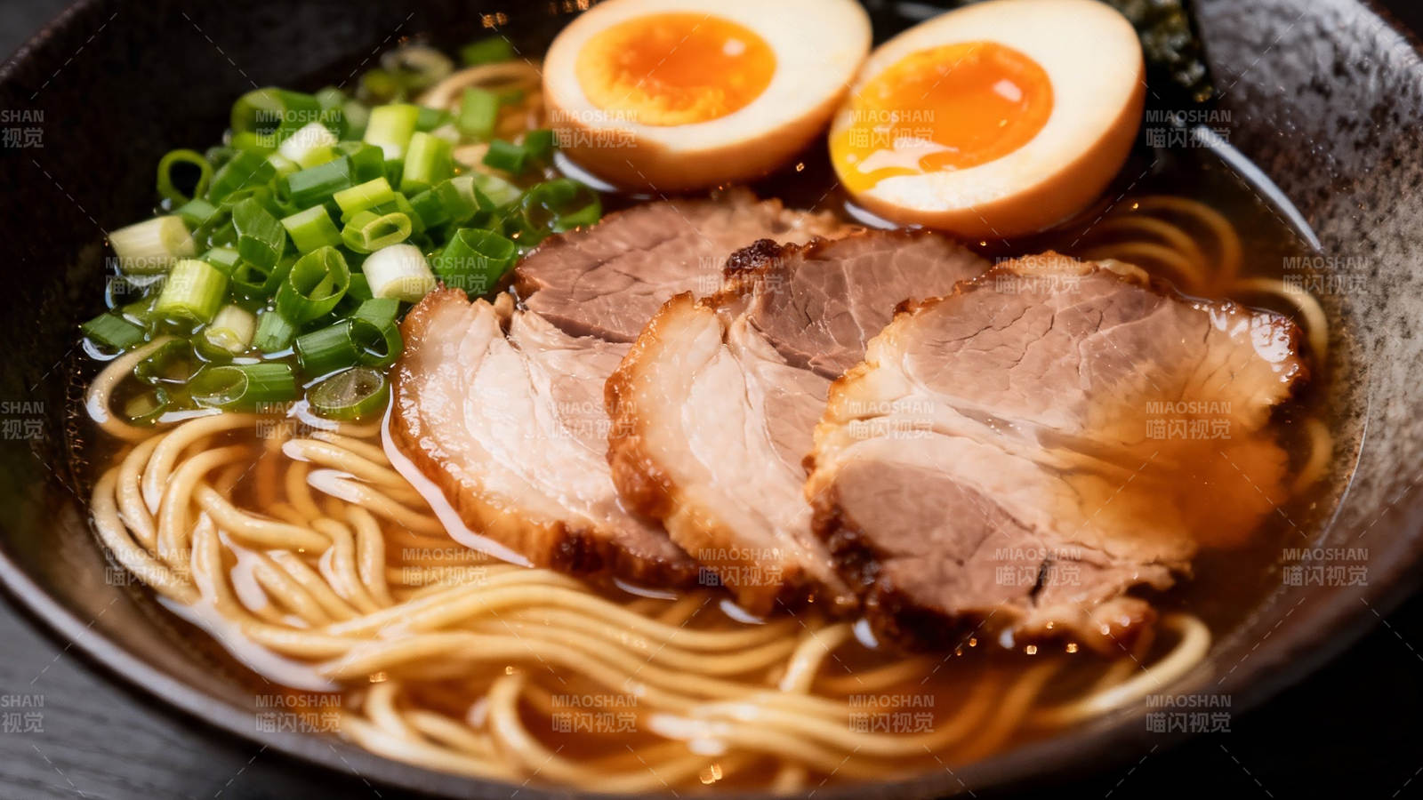 日式拉面 叉烧溏心蛋青葱图片