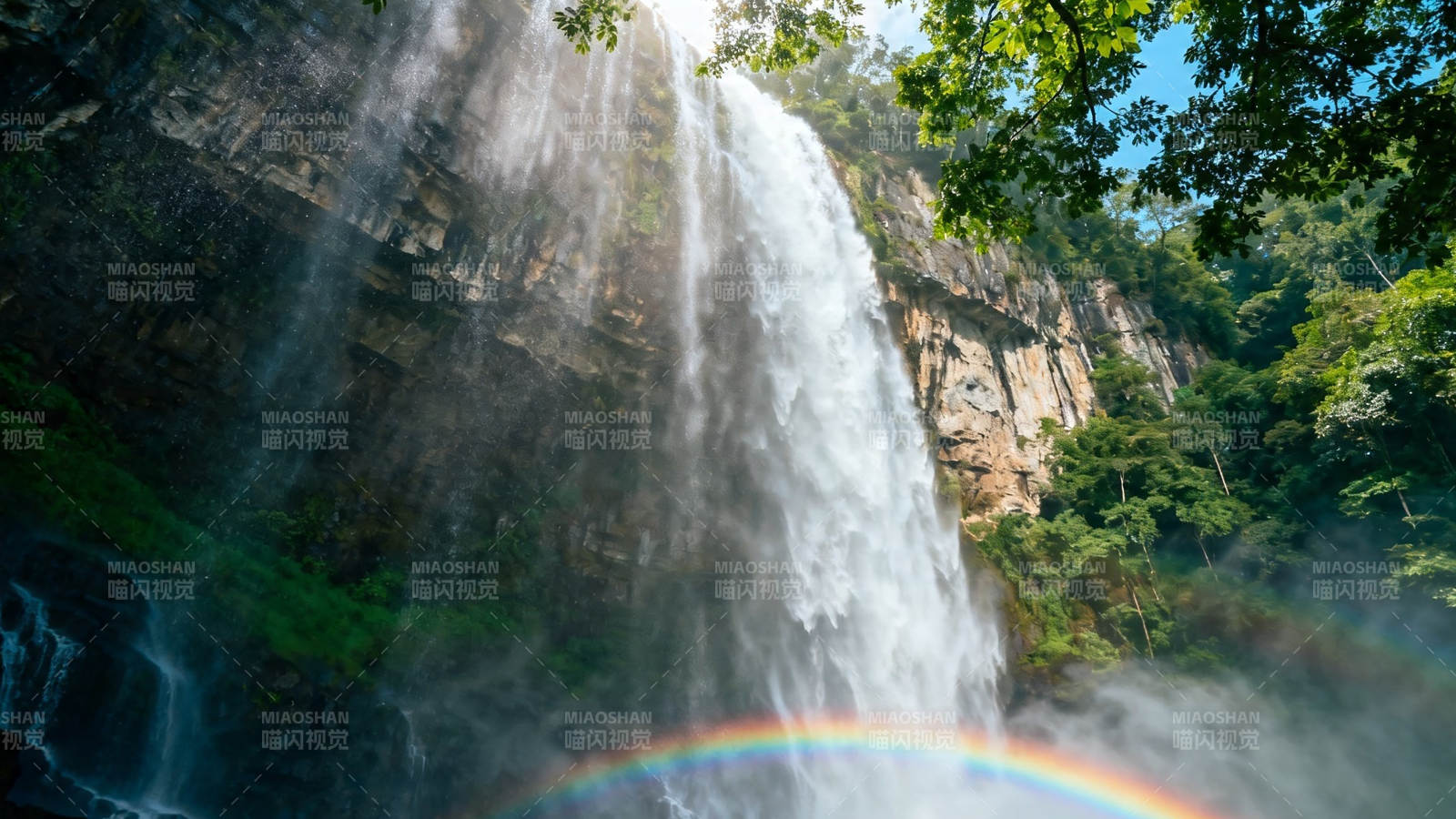 瀑布彩虹 山林奇观图片