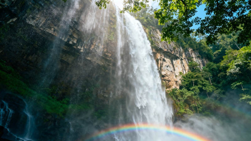 瀑布彩虹 山林奇观图片