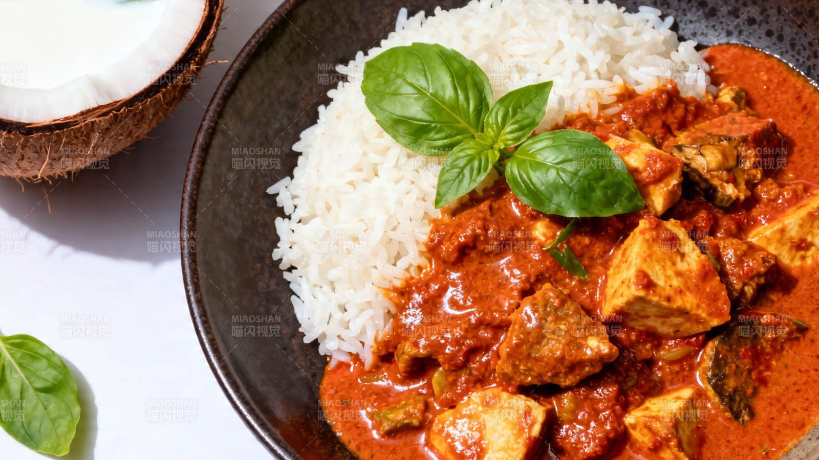 椰香咖喱鸡配白米饭图片