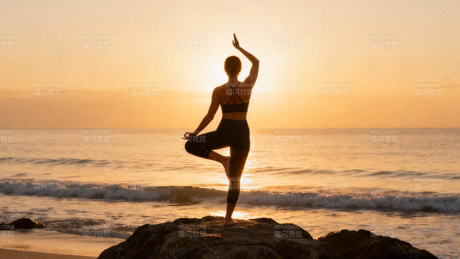 海边瑜伽 夕阳剪影美图片