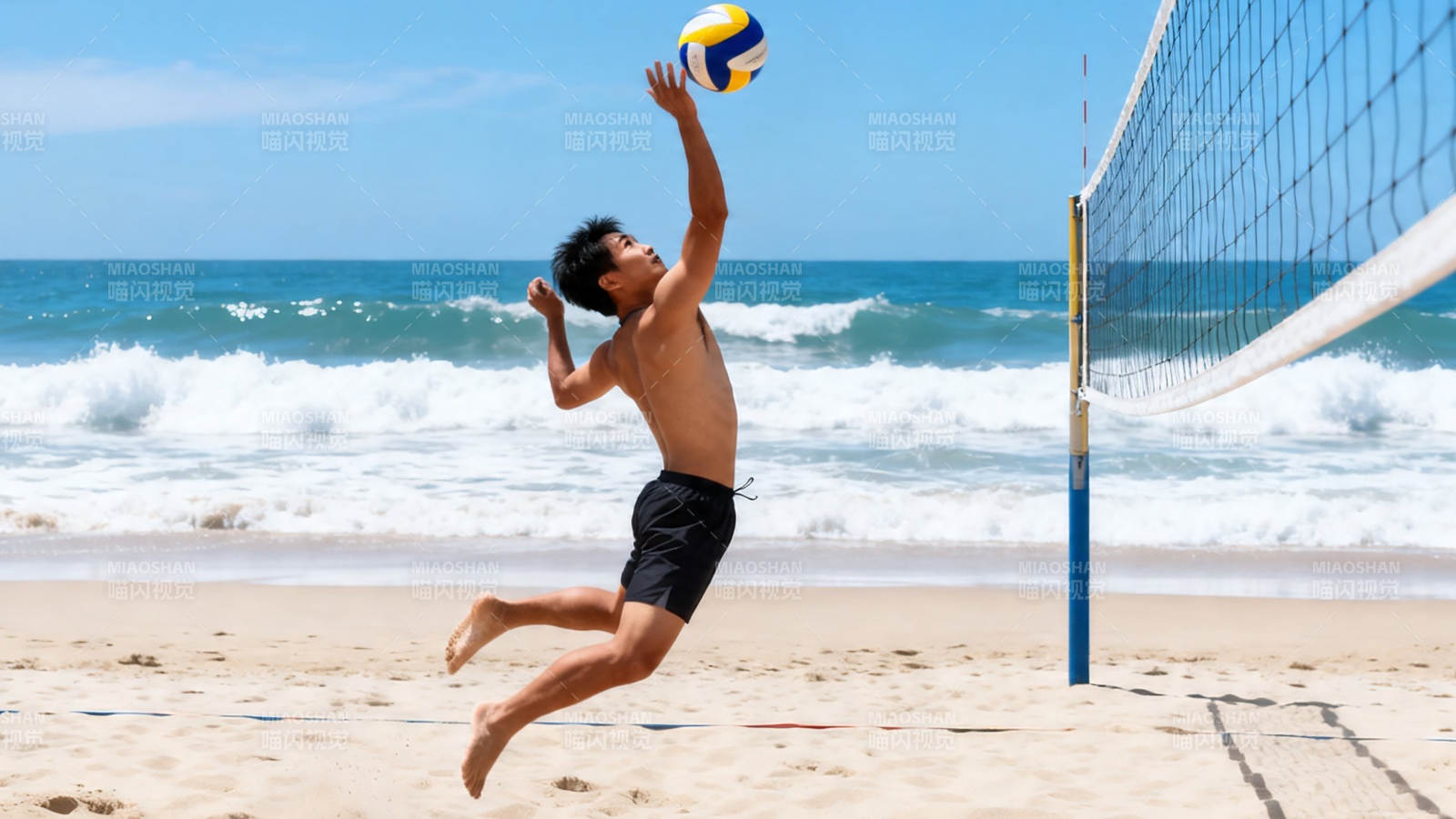 沙滩排球少年跃起扣杀图片