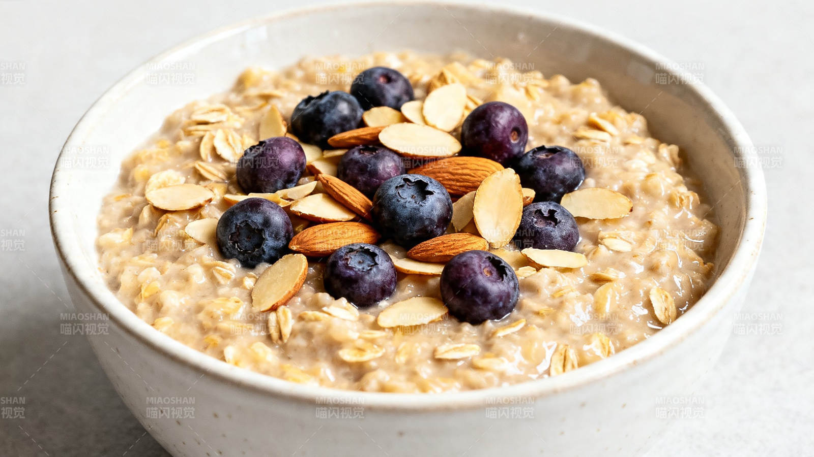 蓝莓杏仁燕麦碗图片