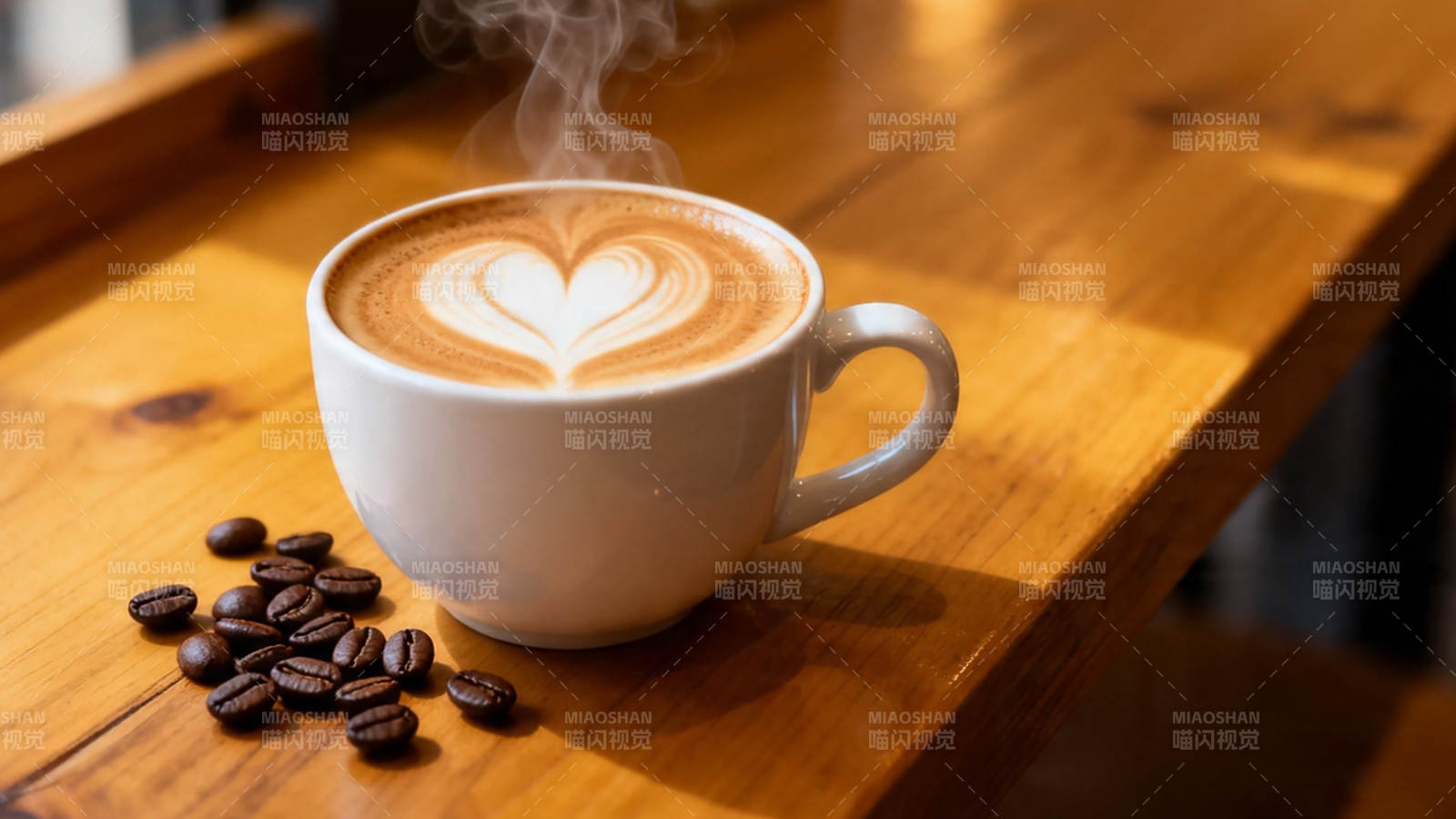 热咖啡配豆 心形拉花暖人心图片