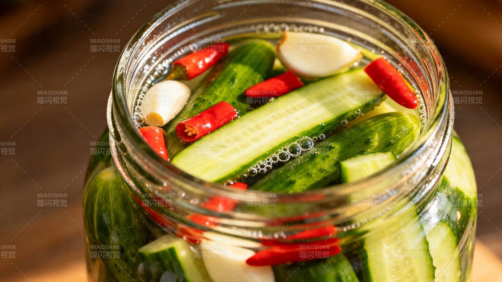 自制辣味泡菜黄瓜罐图片