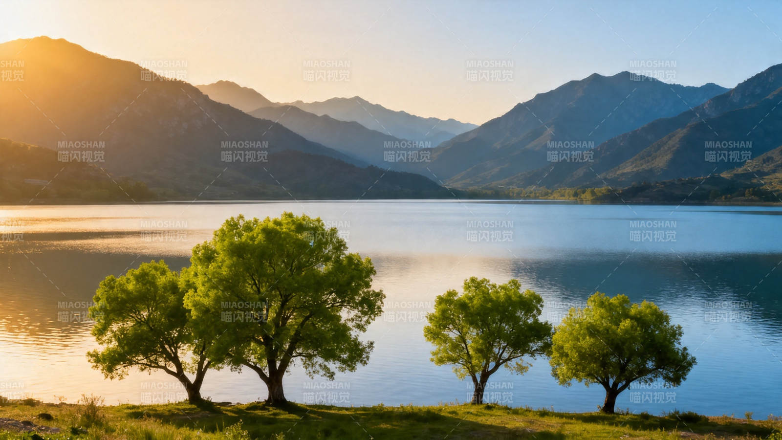 湖光山色 绿树映夕阳图片