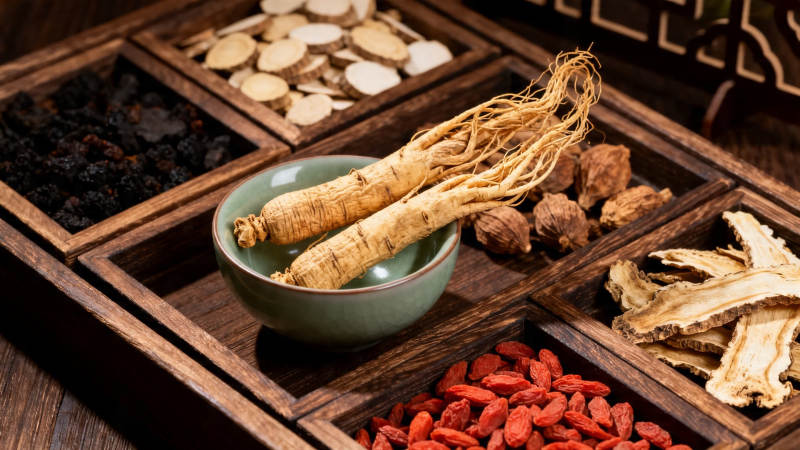 人参枸杞中药材养生盒图片