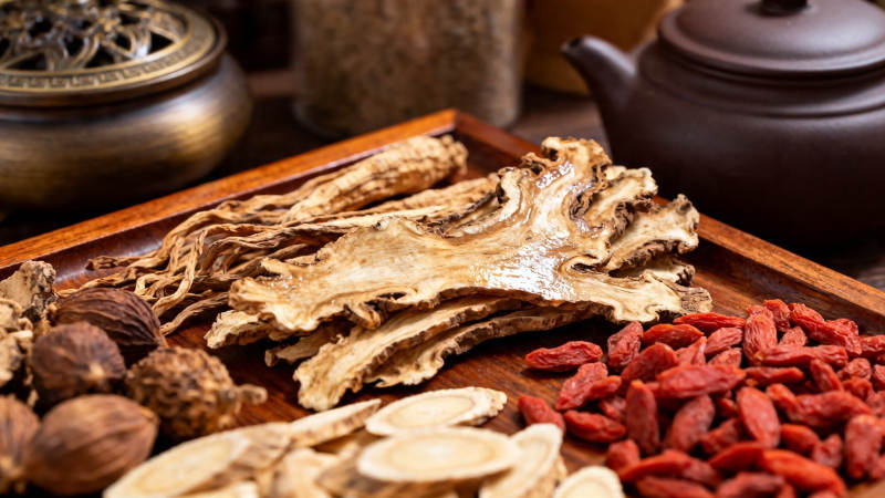 中药养生 枸杞当归配茶壶图片