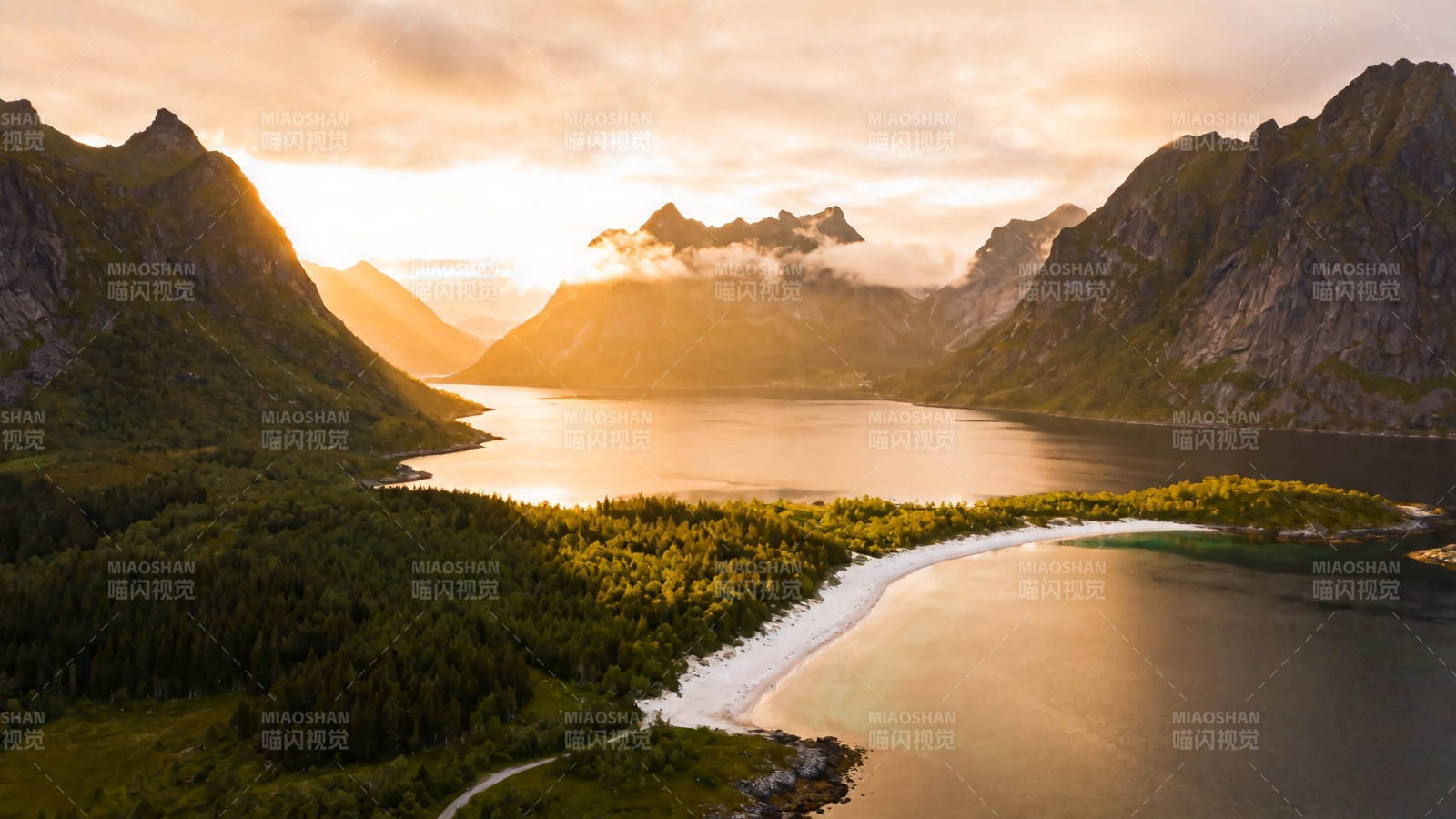 山海夕照 金辉映湾图片